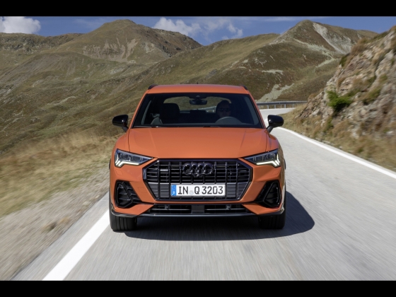 Audi Q3 S line edition one [2019] 001