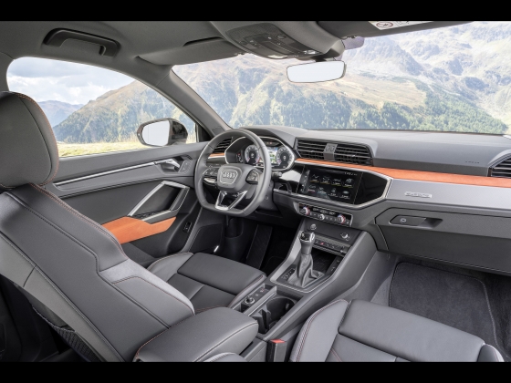 Audi Q3 S line edition one [2019] 004