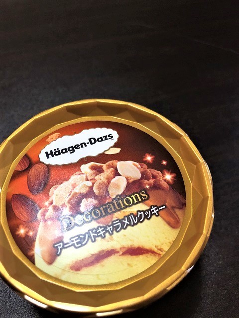 ハーゲンダッツ デコレーションズ アーモンドキャラメルクッキー1
