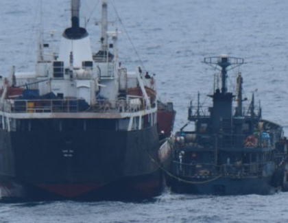 防衛省「1月18日に東シナ海の公海上にて、北朝鮮船籍タンカーと船籍不明の小型船が横付けしている所を確認。ホースを接続していたことから『瀬取り』を実施していた疑い」 … 色々繋がる