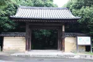 秋篠寺東門