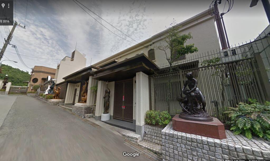 神戸市東灘区の個性的な豪邸外観