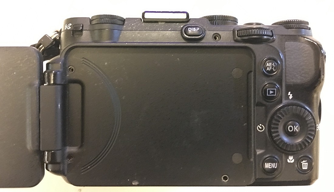 Nikon COOLPIX P7700の修理を断られ、自分で修理するハメに 