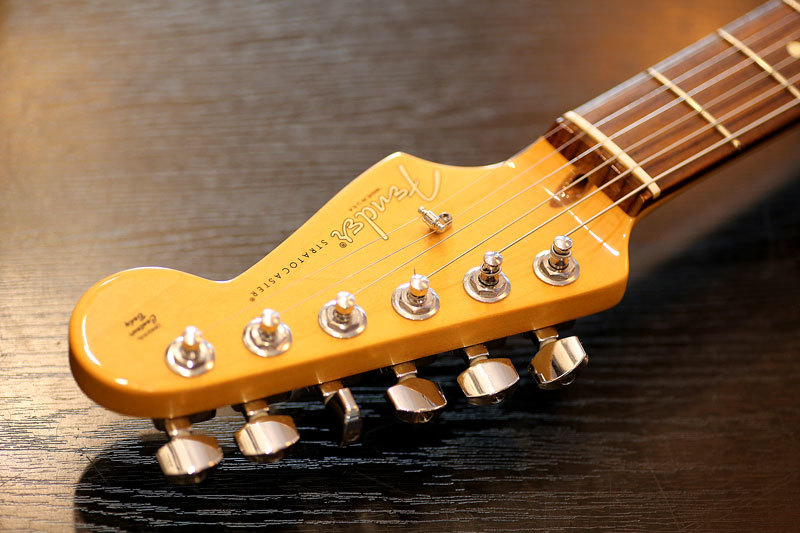 12月10日 - Fender American Standard - ピックアップ、ペグ、ナット 