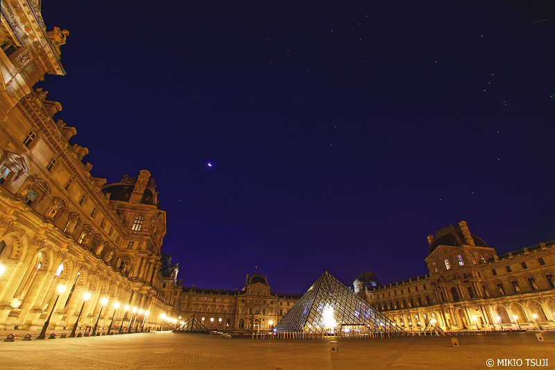 絶景探しの旅 - 0805 オリオン座と光るピラミッド （ルーブル美術館/フランス パリ）
